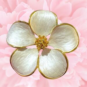 Vintage Elegant White Guilloche Enamel Flower Gold Costume Brooch Pin